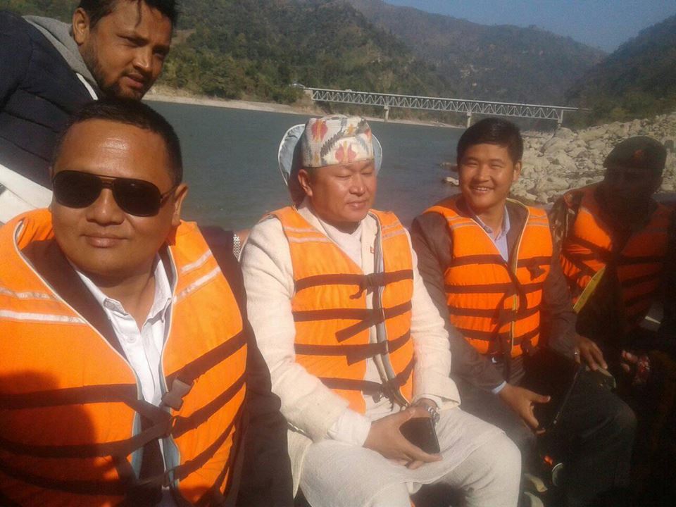 mukhya mantri in jate boat (1)