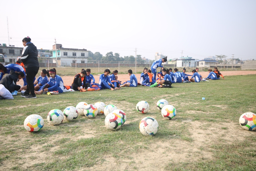 woman football  (1)