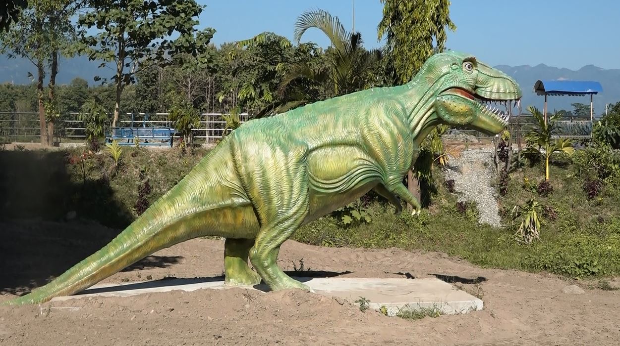 artificial-dinosaur-in-talatalaiya