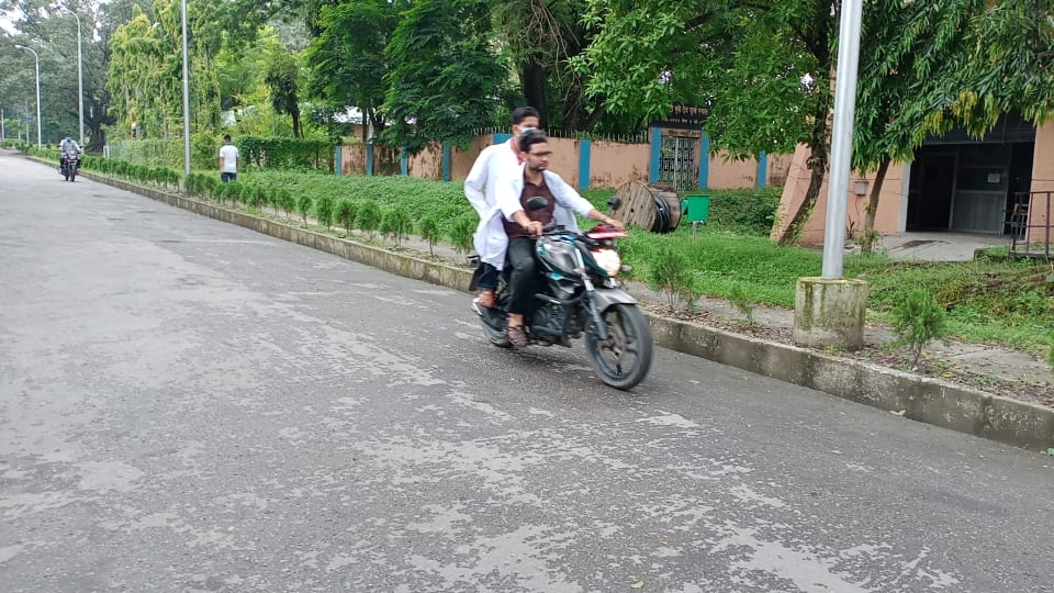 doctors without helmet1