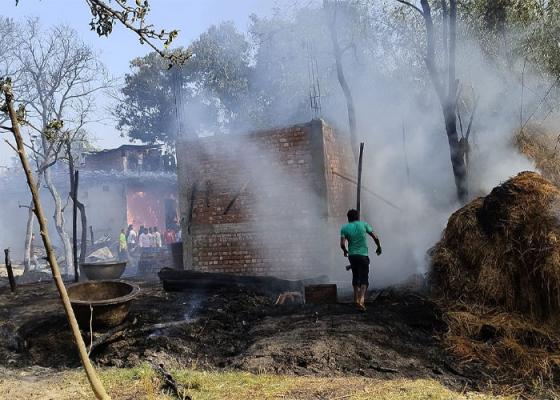 सुनसरीको नरसिंहमा आगलागी, १५ घर जलेर नष्ट