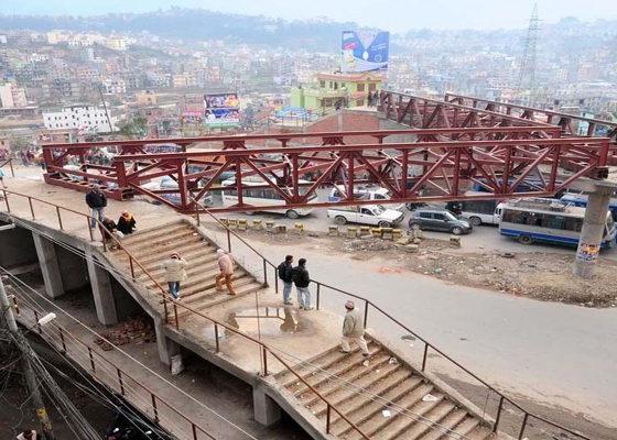 आकाशे पुलः बाटो काट्न बनाइएको कि नेताको प्रचारप्रसार र व्यापार व्यवसाय गर्न ? 