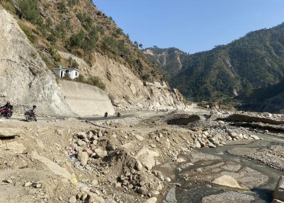 बीपी राजमार्गमा आजबाट साँझ साढे ६ बजेदेखि बिहान ५ बजेसम्म यात्रुवाहक सवारी चलाउन रोक