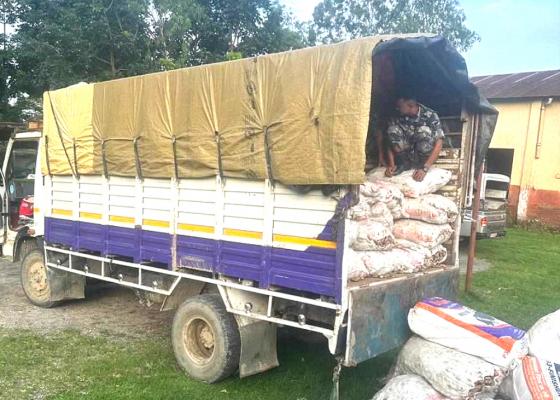 तरकारी बोकेको ट्रकबाट  साढे २१ सय किलो गाँजा बरामद,चालक फरार ट्रक प्रहरी नियन्त्रणमा