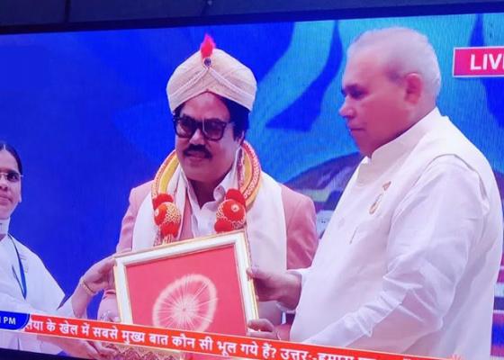 गायक आनन्द कार्कीलाई शान्तिबन भारतमा अन्तर्राष्ट्रिय सम्मान