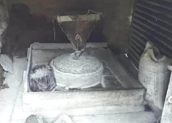 गाउँघरमा प्रयोग हुने परम्परागत पानीघट्टाको प्रचलन हराउँदै गाउँघरमा प्रयोग हुने परम्परागत पानीघट्टाको प्रचलन हराउँदै