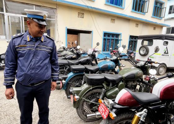 आतङ्क मच्चाउने १० बुलेट बाइक ट्राफिकको नियन्त्रणमा