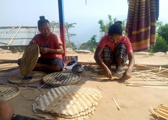 नाङ्लो बिक्रीबाट मनग्य आम्दानी गर्दै ‘होम्ताङबासी’