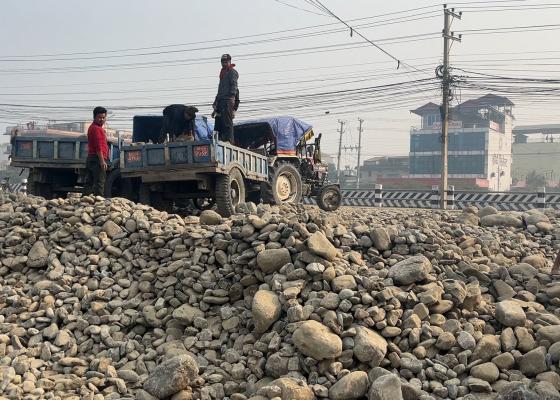 धरानको ढुङ्गा चोरेर इटहरीमा खुलेआम स्टक गरी बिक्री धरानको ढुङ्गा चोरेर इटहरीमा खुलेआम स्टक गरी बिक्री