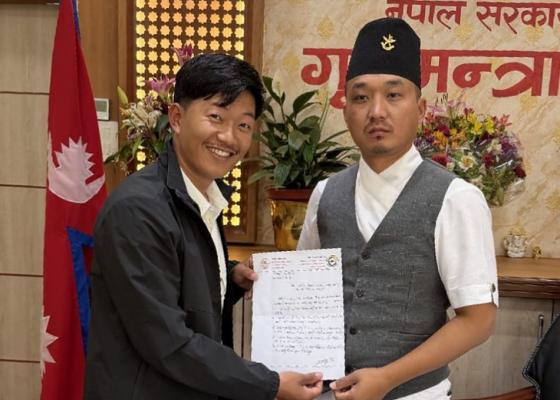 खोटाङको सुरक्षासम्बन्धी समस्या समाधान गरिदिन माग गर्दै गृहमन्त्री गुरुङलाई ज्ञापनपत्र