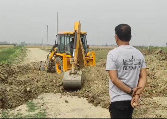 इनरूवाको “ग्रिन सिटी”ले मिचेको सरकारी विद्यालयको जग्गामा चल्यो डोजर