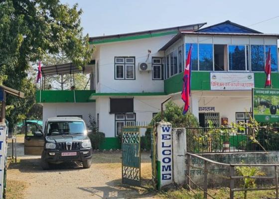 डिभिजन वन कार्यालय गाईघाटका वन अधिकृत घुससहित पक्राउ