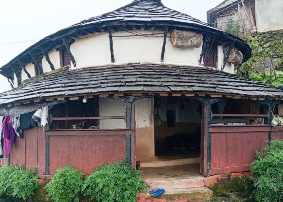 आधुनिकताका बिचमा नेपाली मौलिक ‘घुमाउने घर’ हराउँदै आधुनिकताका बिचमा नेपाली मौलिक ‘घुमाउने घर’ हराउँदै