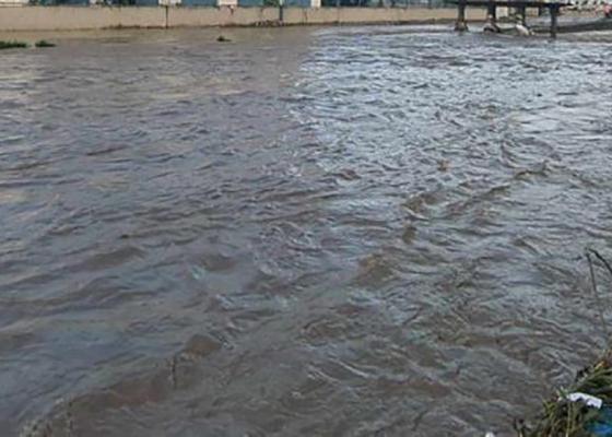 रोशी खोलामा बाढी बढ्दो, बिहानसम्म सतर्क रहन आग्रह रोशी खोलामा बाढी बढ्दो, बिहानसम्म सतर्क रहन आग्रह