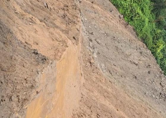 पहिरोले तमोर करिडोर र फिदिम–फालौट सडक अवरुद्ध पहिरोले तमोर करिडोर र फिदिम–फालौट सडक अवरुद्ध
