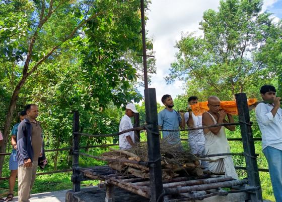 रसुवामा अस्ताएका बेलबारीका मामा र भान्जाको कुशको शव बनाएर दाहसंस्कार
