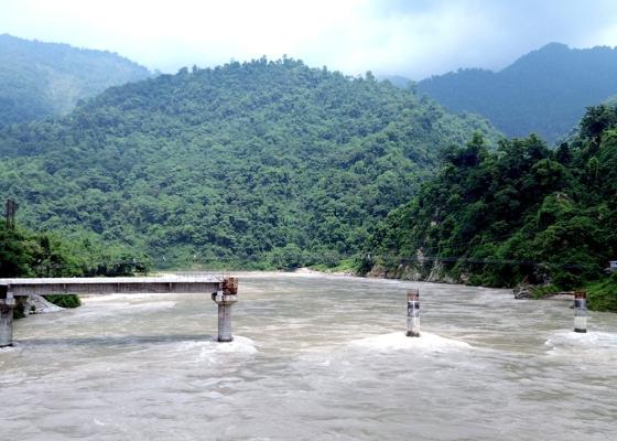 १० वर्षमा पनि बनेन सुनकोशीको पक्की पुल १० वर्षमा पनि बनेन सुनकोशीको पक्की पुल