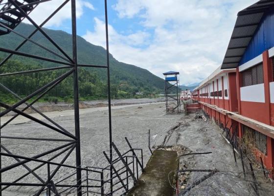 त्रिशूलीमा बाढी आउँदा सशस्त्र र नेपाल प्रहरीले यसरी जोगाए ९२३ कैदीबन्दी त्रिशूलीमा बाढी आउँदा सशस्त्र र नेपाल प्रहरीले यसरी जोगाए ९२३ कैदीबन्दी