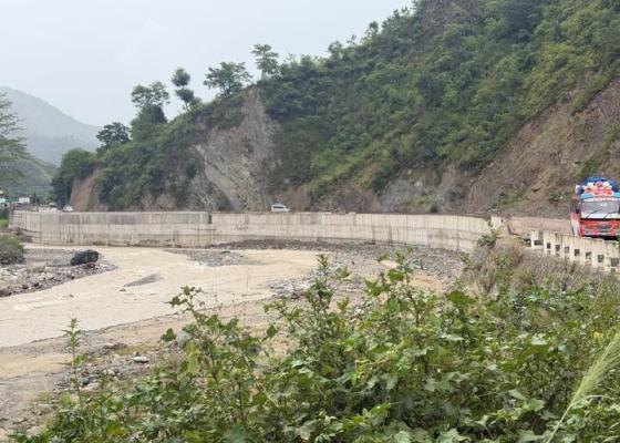 भारी वर्षाको सम्भावनालाई ध्यानमा राख्दै बीपी राजमार्गको निर्माणाधीन ट्रयाकको काम केही दिन स्थगित गरिने