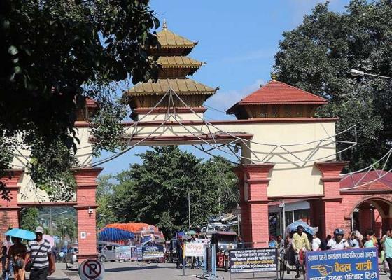 काकडभिट्टा नाकामा तस्करी नियन्त्रणमाथि गम्भीर प्रश्न : साना चालकलाई कडाइ, ठूला तस्करीमा ‘सेटिङ’को आरोप काकडभिट्टा नाकामा तस्करी नियन्त्रणमाथि गम्भीर प्रश्न : साना चालकलाई कडाइ, ठूला तस्करीमा ‘सेटिङ’को आरोप