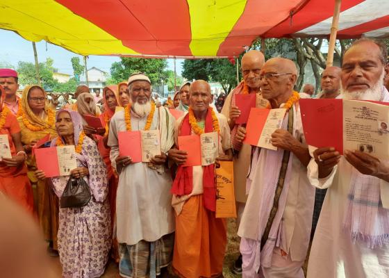 लालपुर्जा वितरण तिव्र, नापजाँच सकिएको १४ वर्षपछि महोत्तरीका २५० स्ववासी परिवारले पाए लालपुर्जा